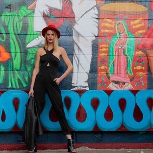 Bebe Jumpsuit in Black w/ Pockets - S